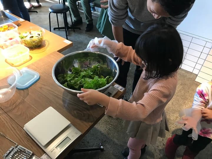 「Casual Wellness」をブランドコンセプトに、飲食店の価値を「ウェルネスライフをサポート」と再定義しました